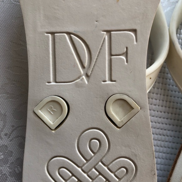 DVF Diane Von Furstenberg White Flip-Flop Sandals Women’s Size 7 Slip-On Shoes - Picture 9 of 16